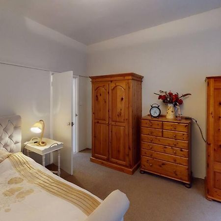 Spacious One Bedroom Flat West Hoathley Экстерьер фото
