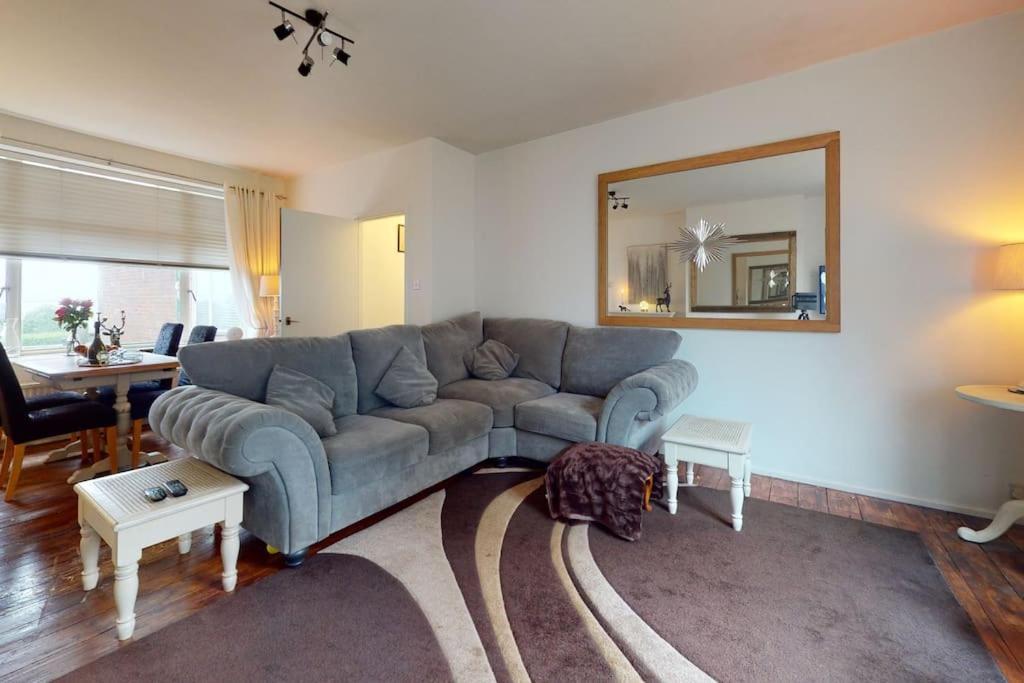 Spacious One Bedroom Flat West Hoathley Экстерьер фото