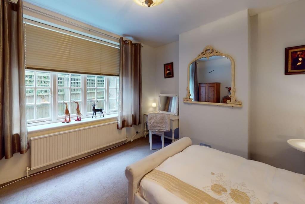 Spacious One Bedroom Flat West Hoathley Экстерьер фото
