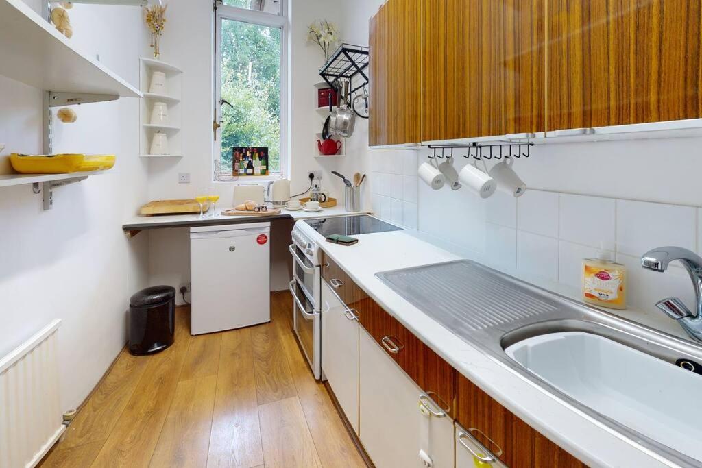 Spacious One Bedroom Flat West Hoathley Экстерьер фото